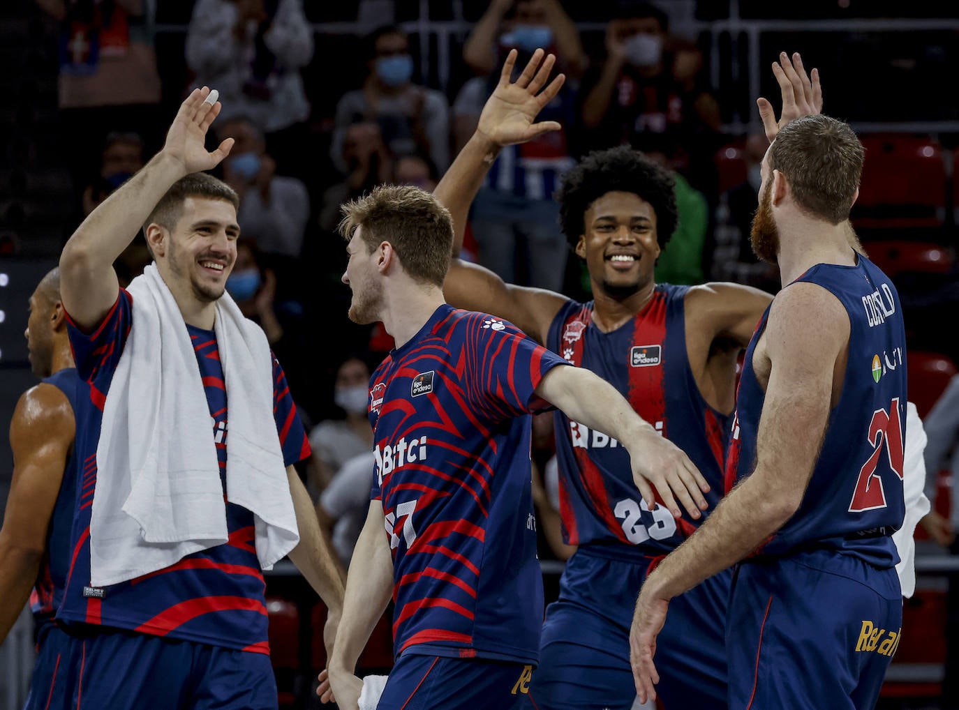 Fotos: Las mejores imágenes del Baskonia-Bilbao Basket