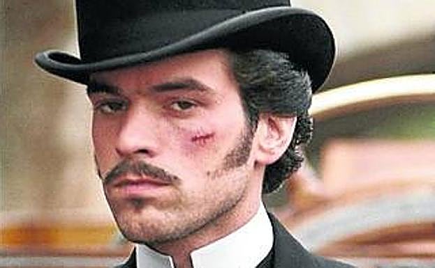 Romain Duris como Arsène Lupin en la película de 2004. 