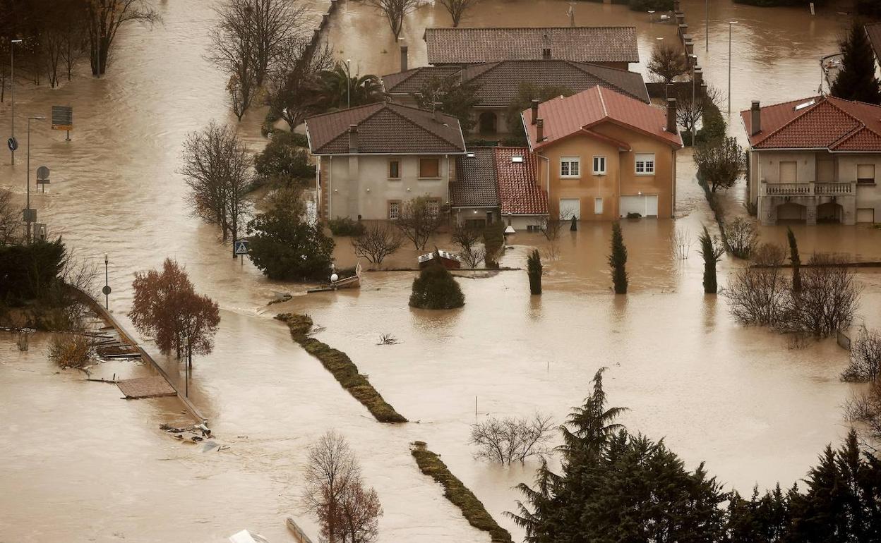 Río Arga a su paso por Huarte.