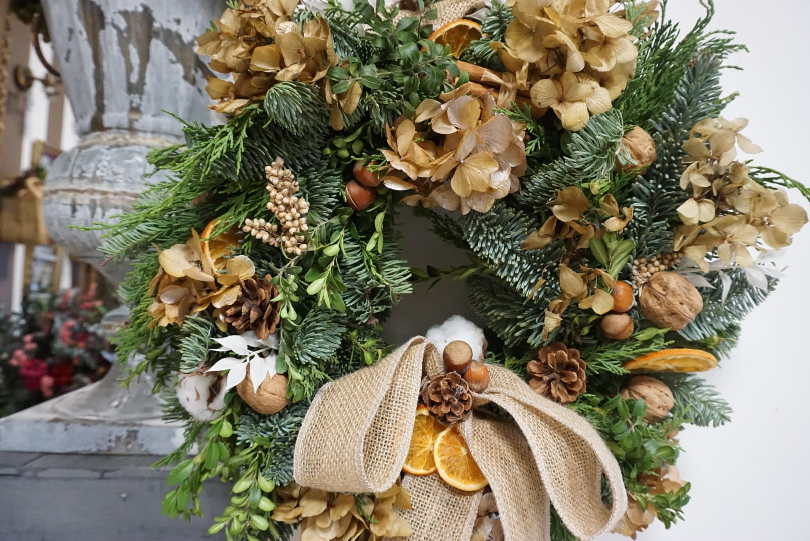 Fotos: Las claves de una florista de Artaza para hacer una corona de Navidad paso a paso