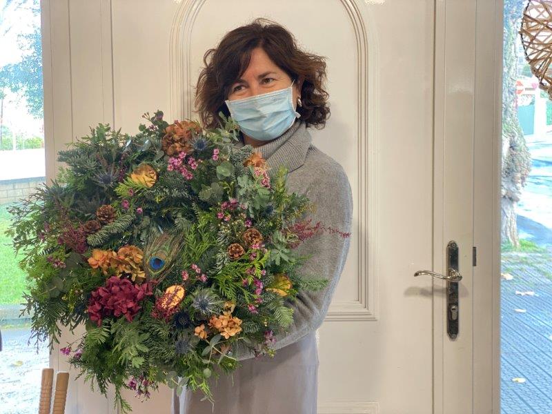 Fotos: Las claves de una florista de Artaza para hacer una corona de Navidad paso a paso