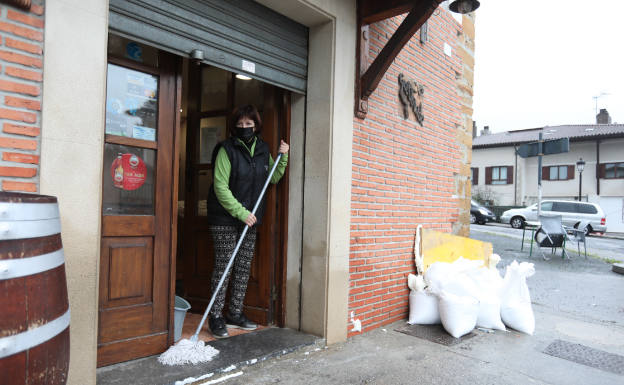 Trabajos de limpieza en Muxika.