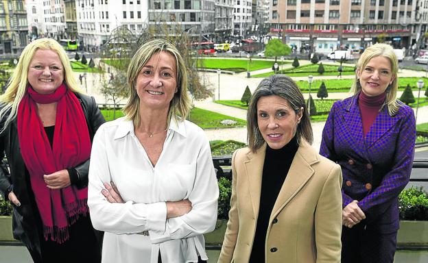 De izquierda a derecha: Marta Areizaga (Fundación Tubacex), Isabel Iturbe (AED), Nuria Huidobro (Huidobro Plásticos) y Patricia Arias (Banco Santander).