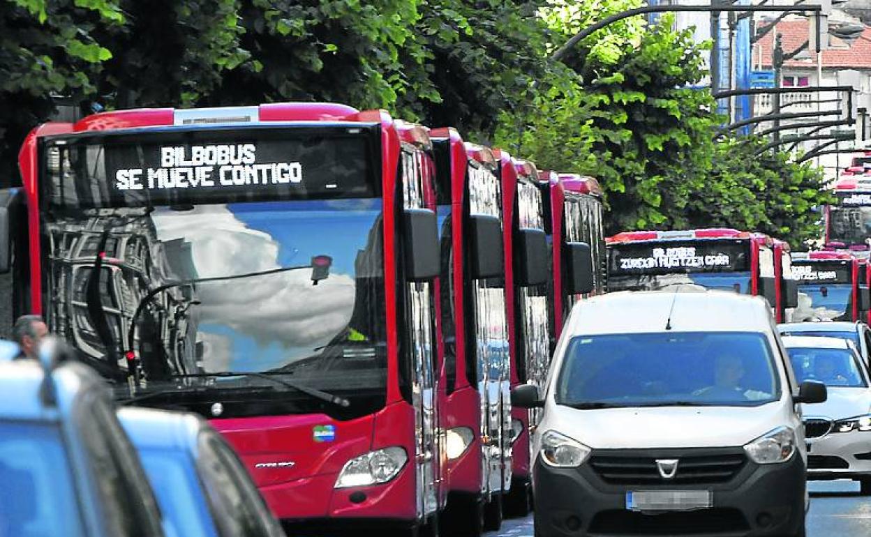 El parque móvil de Bilbao supera ya los 141.000 turismos. 