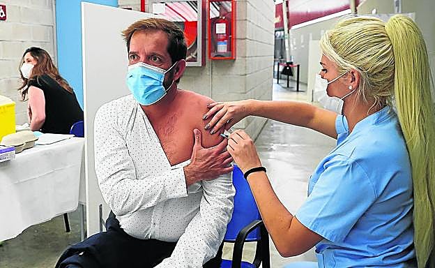 La vacunación obligatoria también se asoma a los puestos de trabajo