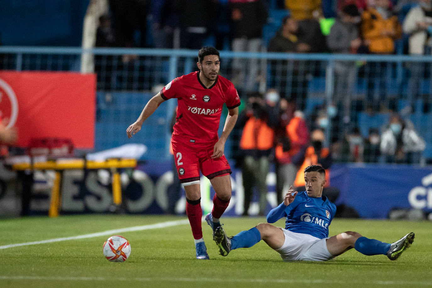 Fotos: Las mejores imágenes del Linares - Alavés