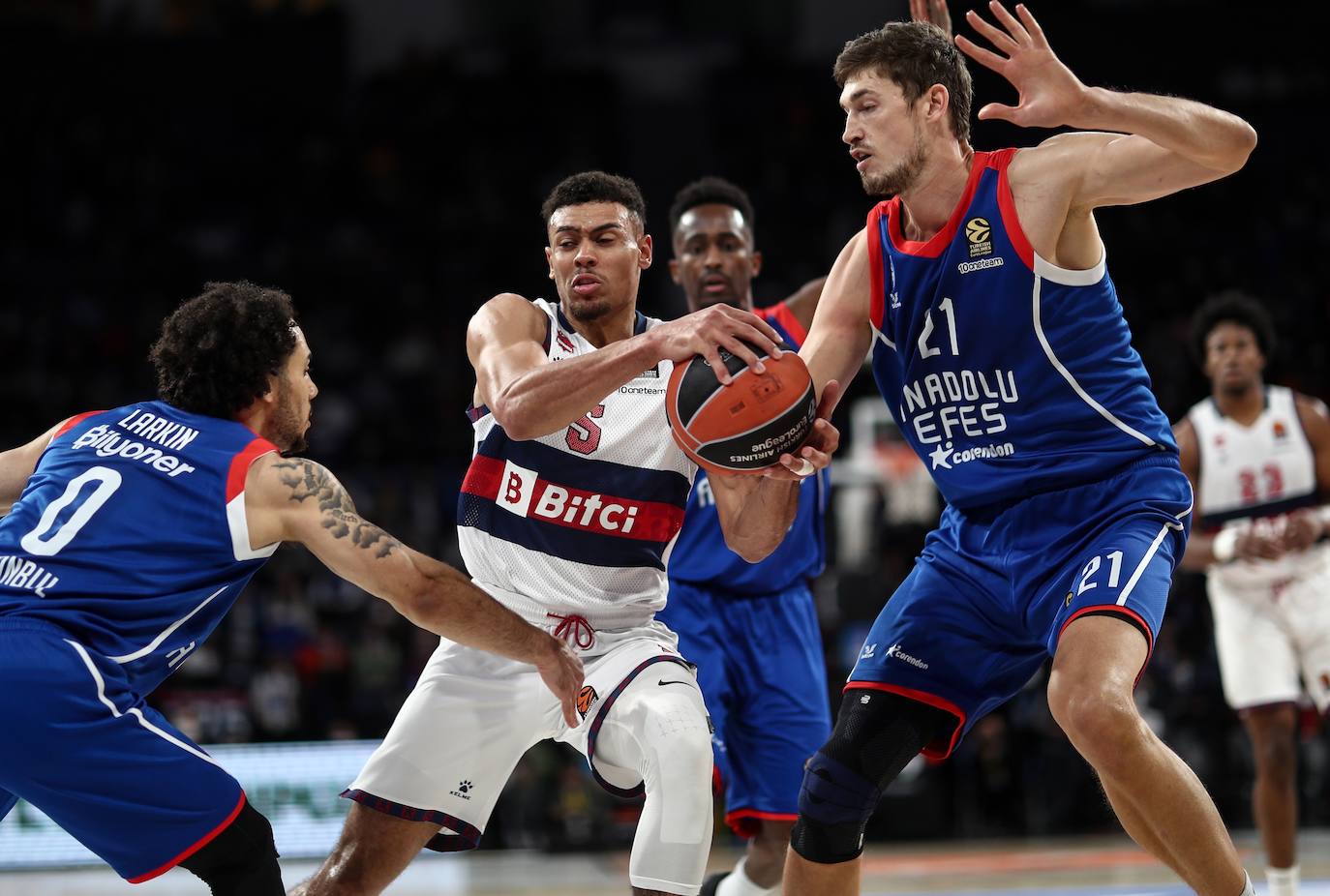 Fotos: Las mejores imágenes del Anadolu Efes - Baskonia