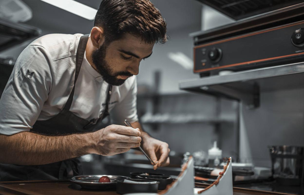 Alejandro Serrano, en su restaurante de Miranda.