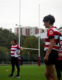 Imagen secundaria 2 - Las madres del rugby vizcaíno: «Somos las heroínas sin capa de nuestros hijos»