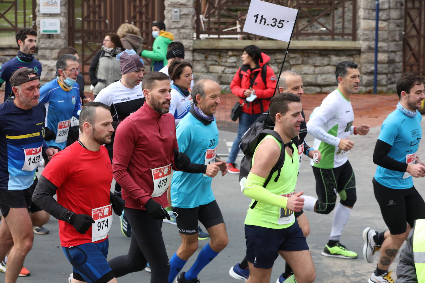 Fotos: Más de 2.500 atletas disputan la Media Maratón de Vitoria