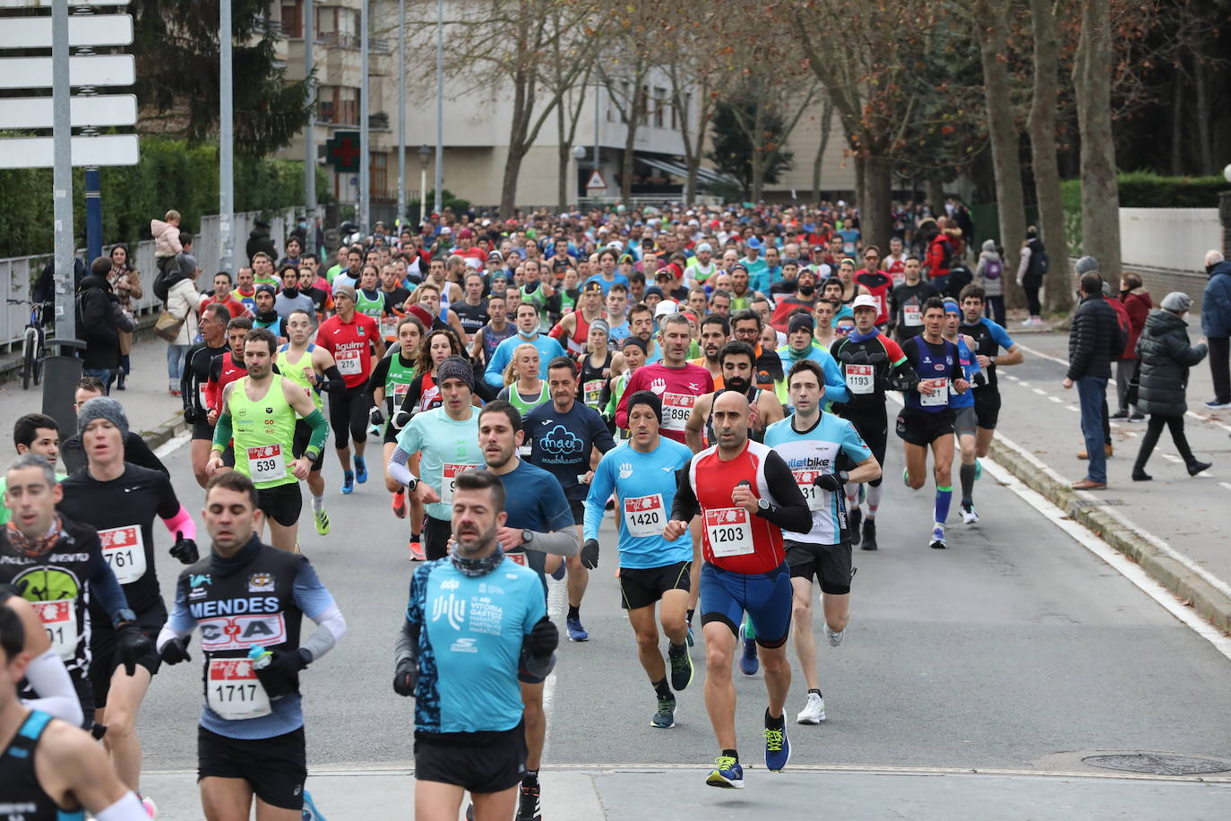 Fotos: Más de 2.500 atletas disputan la Media Maratón de Vitoria