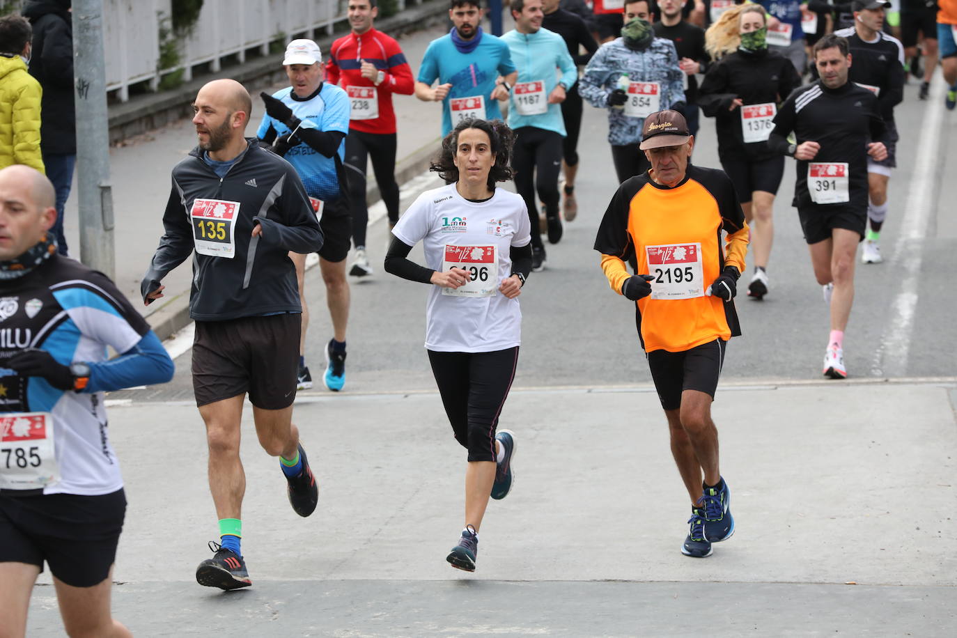 Fotos: Más de 2.500 atletas disputan la Media Maratón de Vitoria