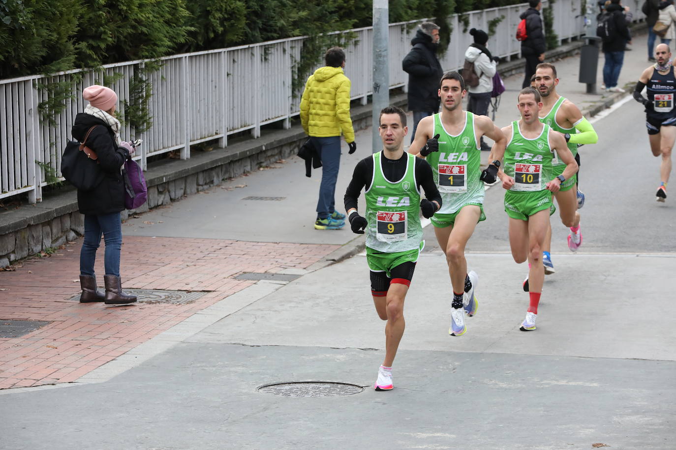 Fotos: Más de 2.500 atletas disputan la Media Maratón de Vitoria