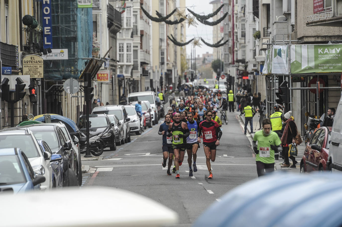 Fotos: Más de 2.500 atletas disputan la Media Maratón de Vitoria