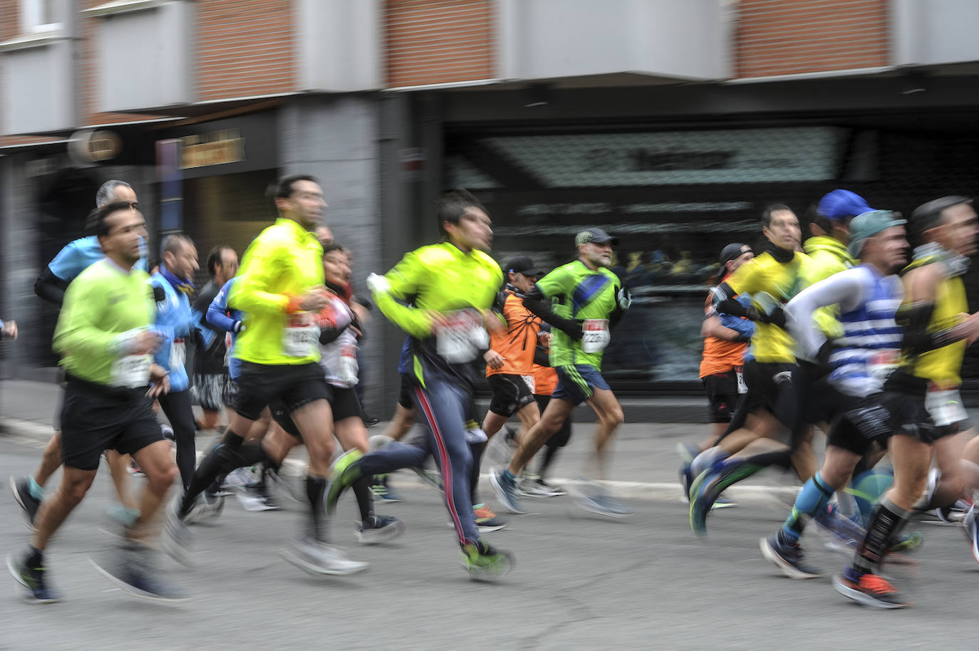 Fotos: Más de 2.500 atletas disputan la Media Maratón de Vitoria