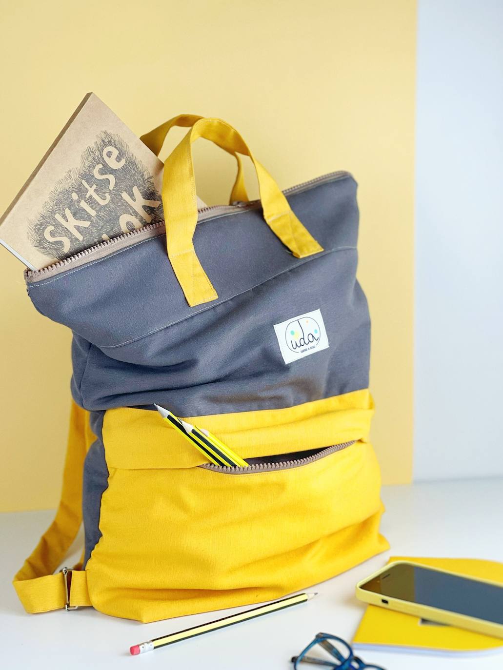 Fotos: La pareja vizcaína que rescata los colores del verano en pleno invierno con sus accesorios