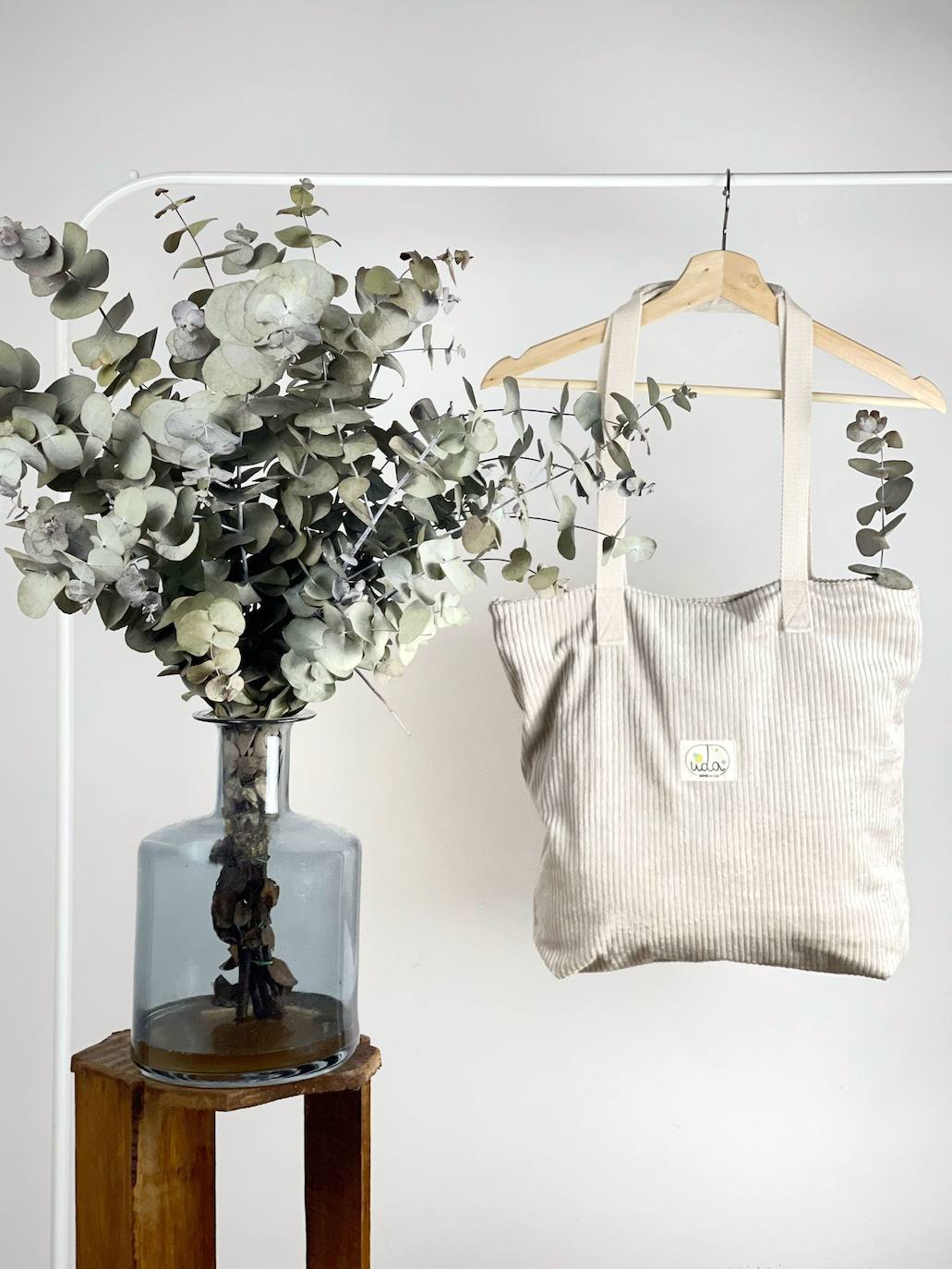 Fotos: La pareja vizcaína que rescata los colores del verano en pleno invierno con sus accesorios