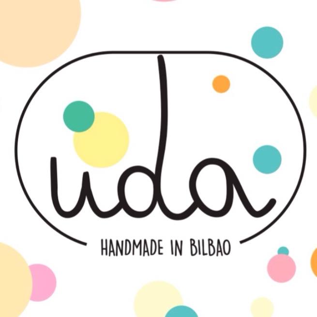 Fotos: La pareja vizcaína que rescata los colores del verano en pleno invierno con sus accesorios