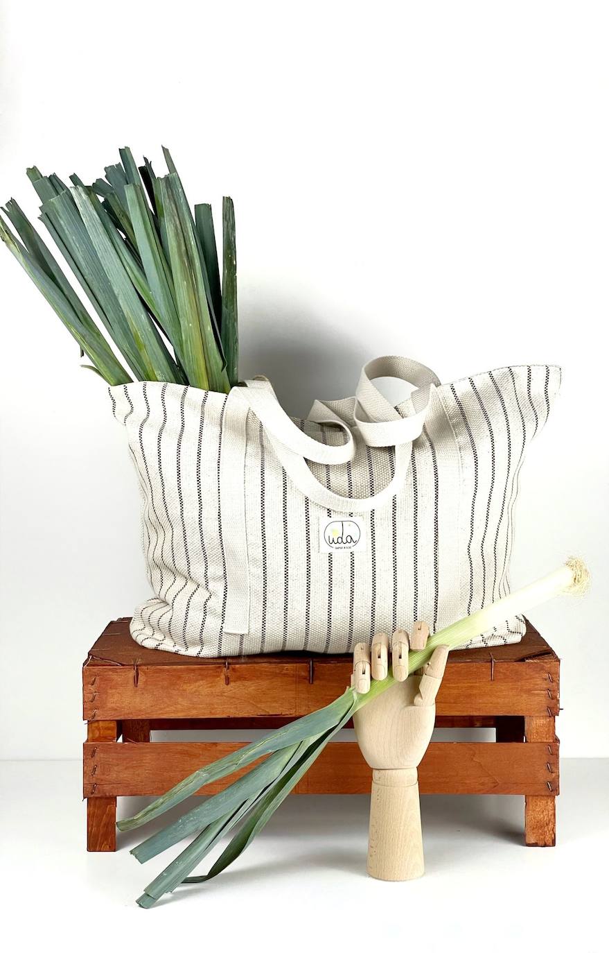 Fotos: La pareja vizcaína que rescata los colores del verano en pleno invierno con sus accesorios