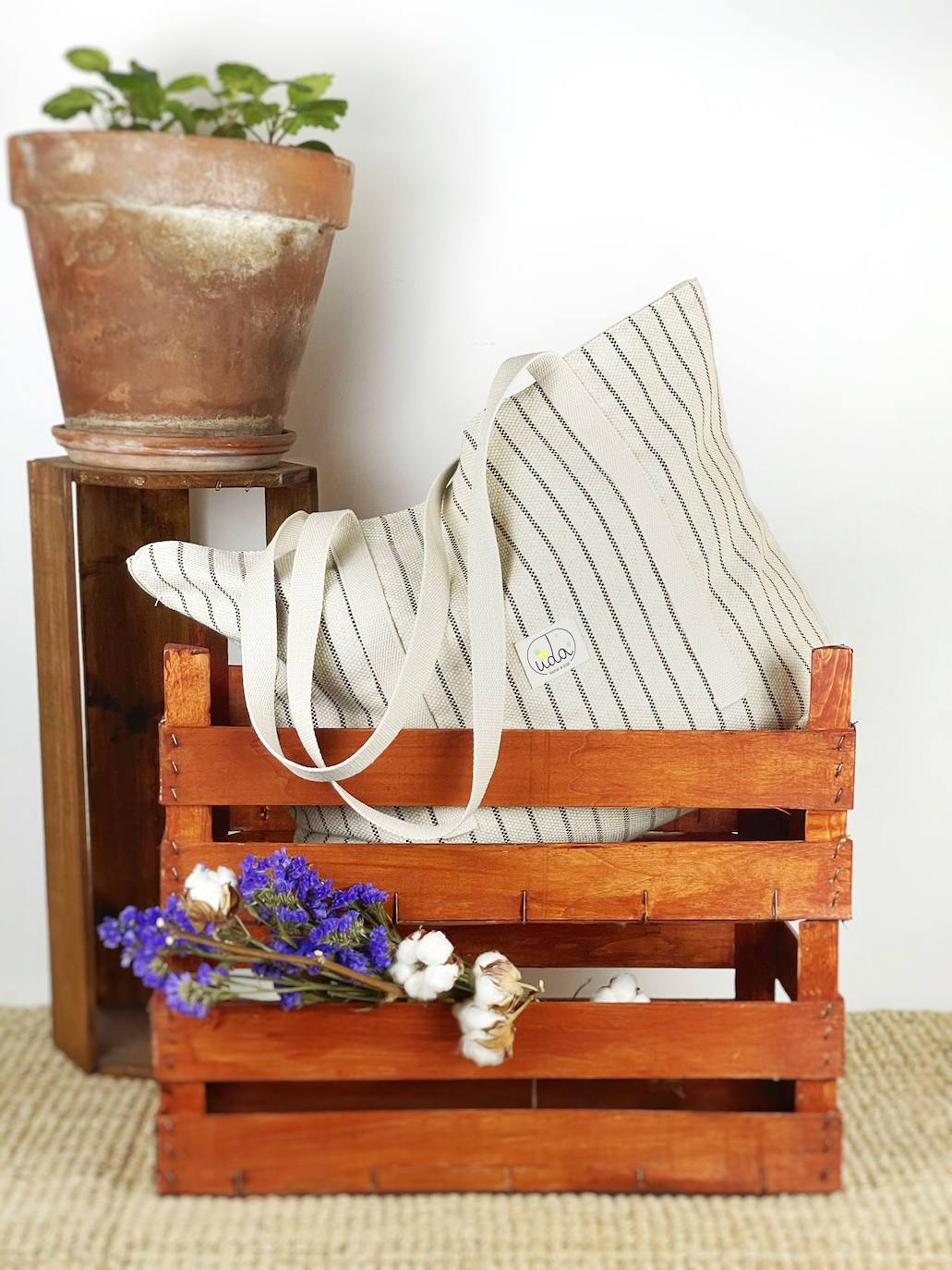 Fotos: La pareja vizcaína que rescata los colores del verano en pleno invierno con sus accesorios