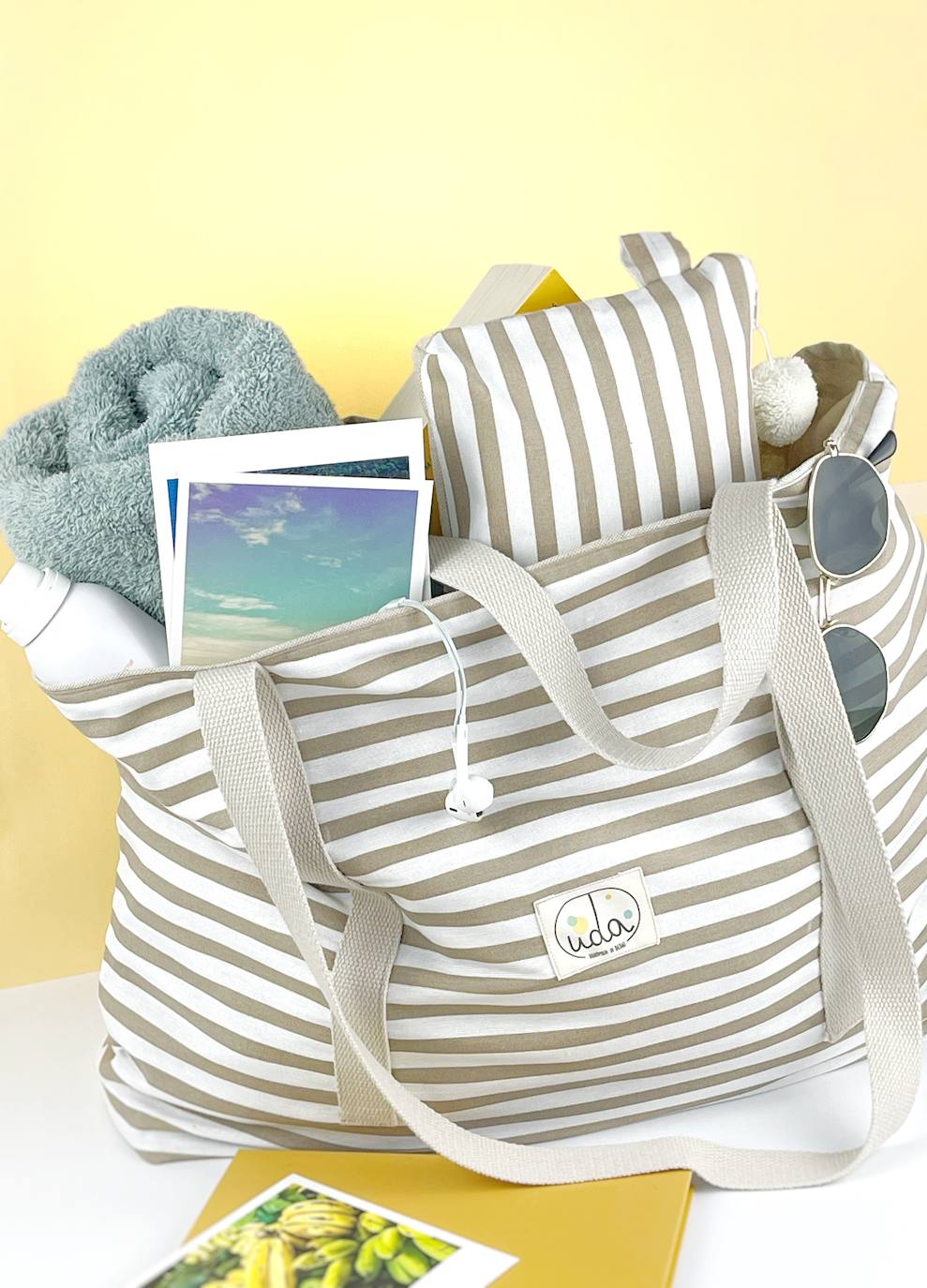 Fotos: La pareja vizcaína que rescata los colores del verano en pleno invierno con sus accesorios