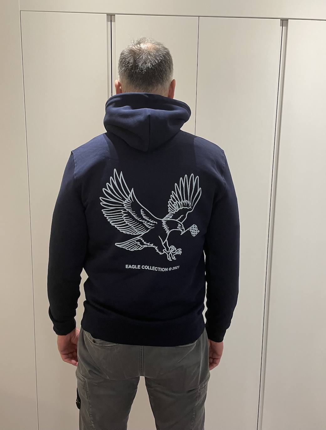 Fotos: La sudadera solidaria de dos amigas bilbaínas que conquistó a Aitor Ocio