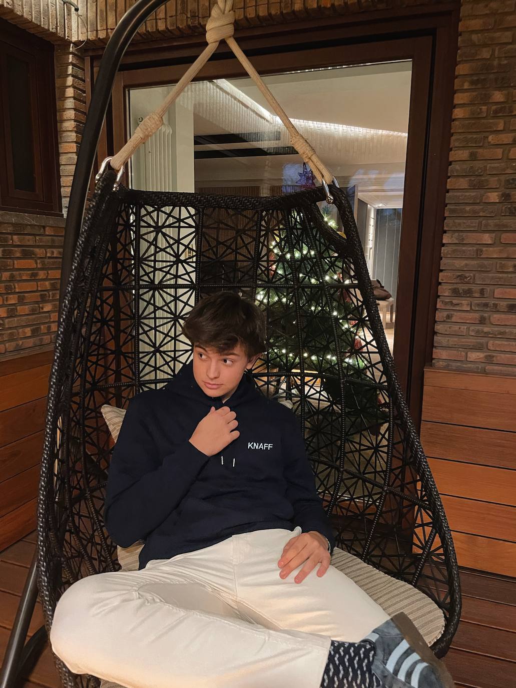 Fotos: La sudadera solidaria de dos amigas bilbaínas que conquistó a Aitor Ocio