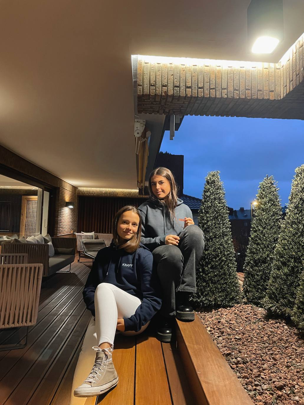 Fotos: La sudadera solidaria de dos amigas bilbaínas que conquistó a Aitor Ocio