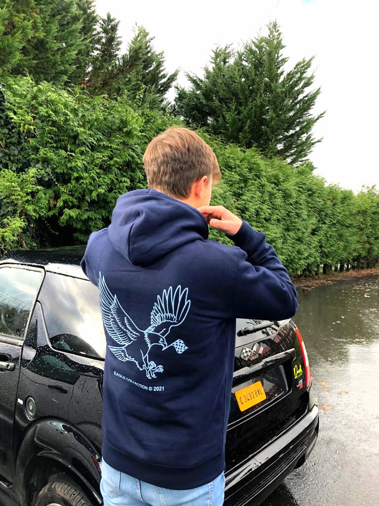 Fotos: La sudadera solidaria de dos amigas bilbaínas que conquistó a Aitor Ocio