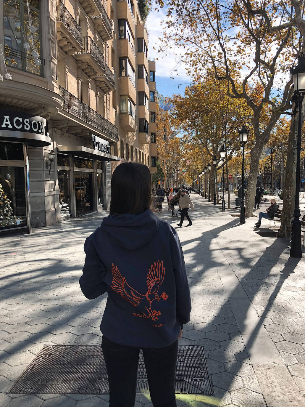 Fotos: La sudadera solidaria de dos amigas bilbaínas que conquistó a Aitor Ocio