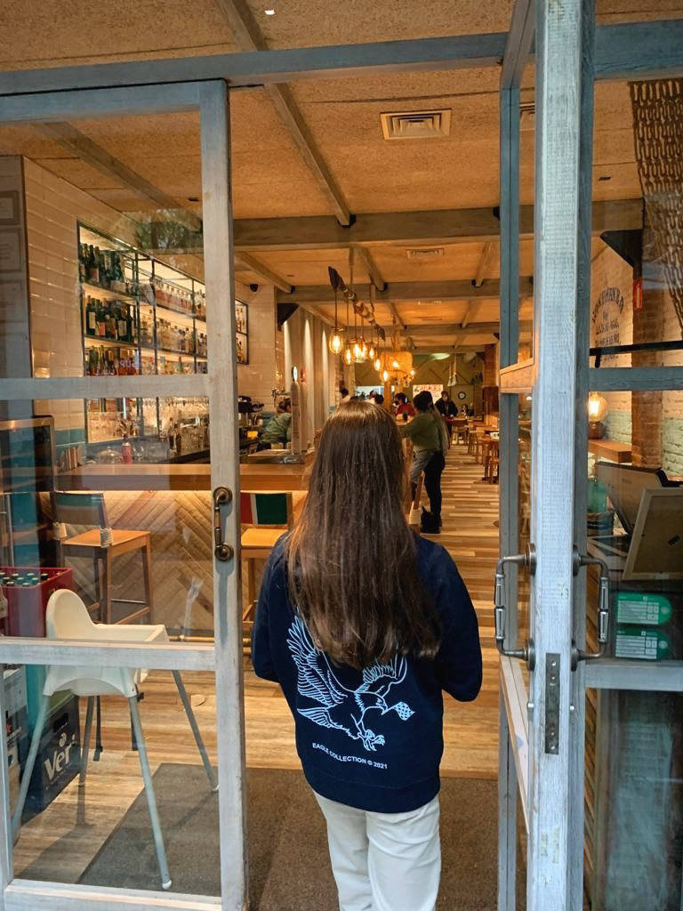 Fotos: La sudadera solidaria de dos amigas bilbaínas que conquistó a Aitor Ocio