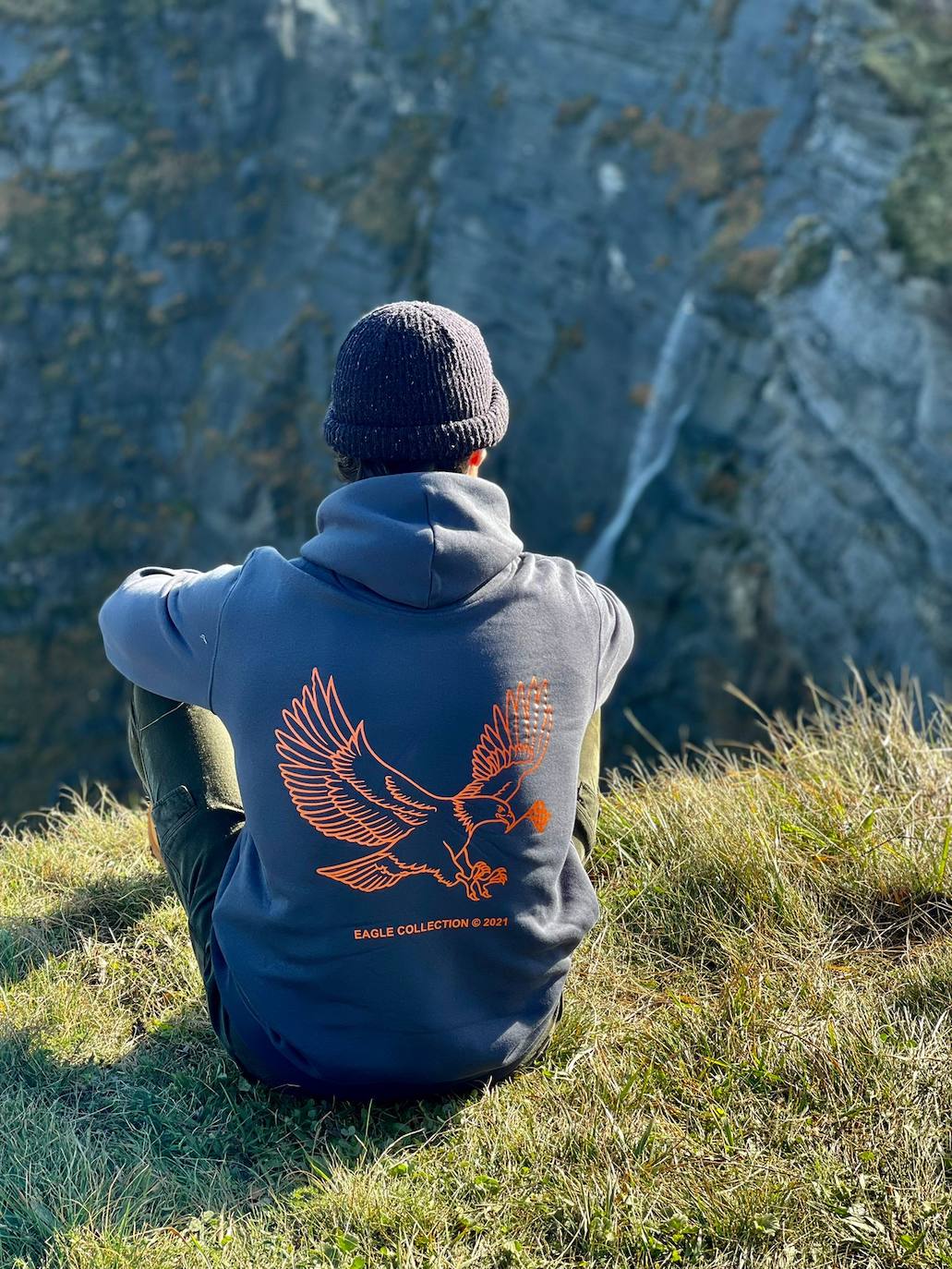 Fotos: La sudadera solidaria de dos amigas bilbaínas que conquistó a Aitor Ocio