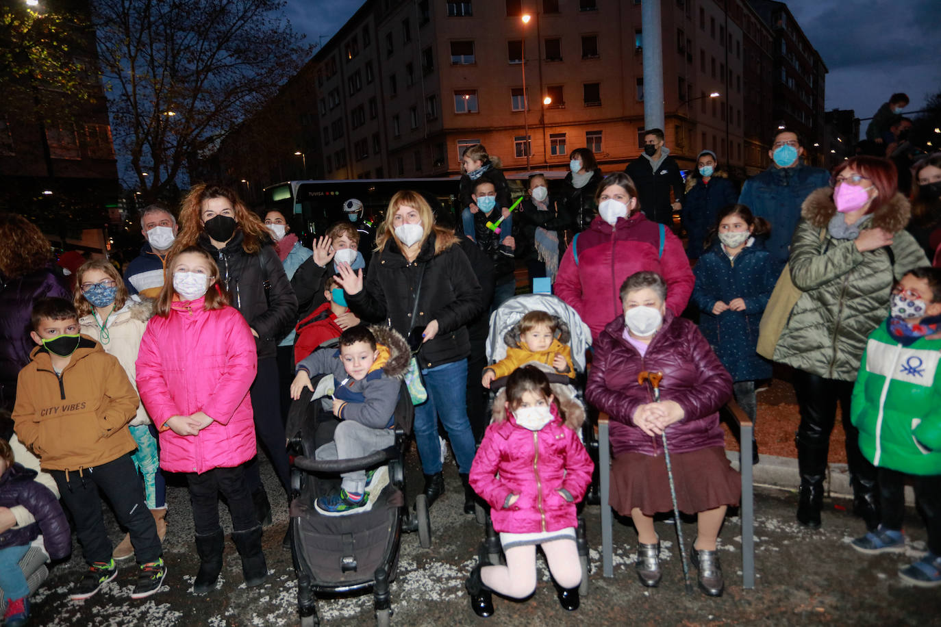Fotos: Olentzero y su mágico séquito inunda de ilusión Vitoria