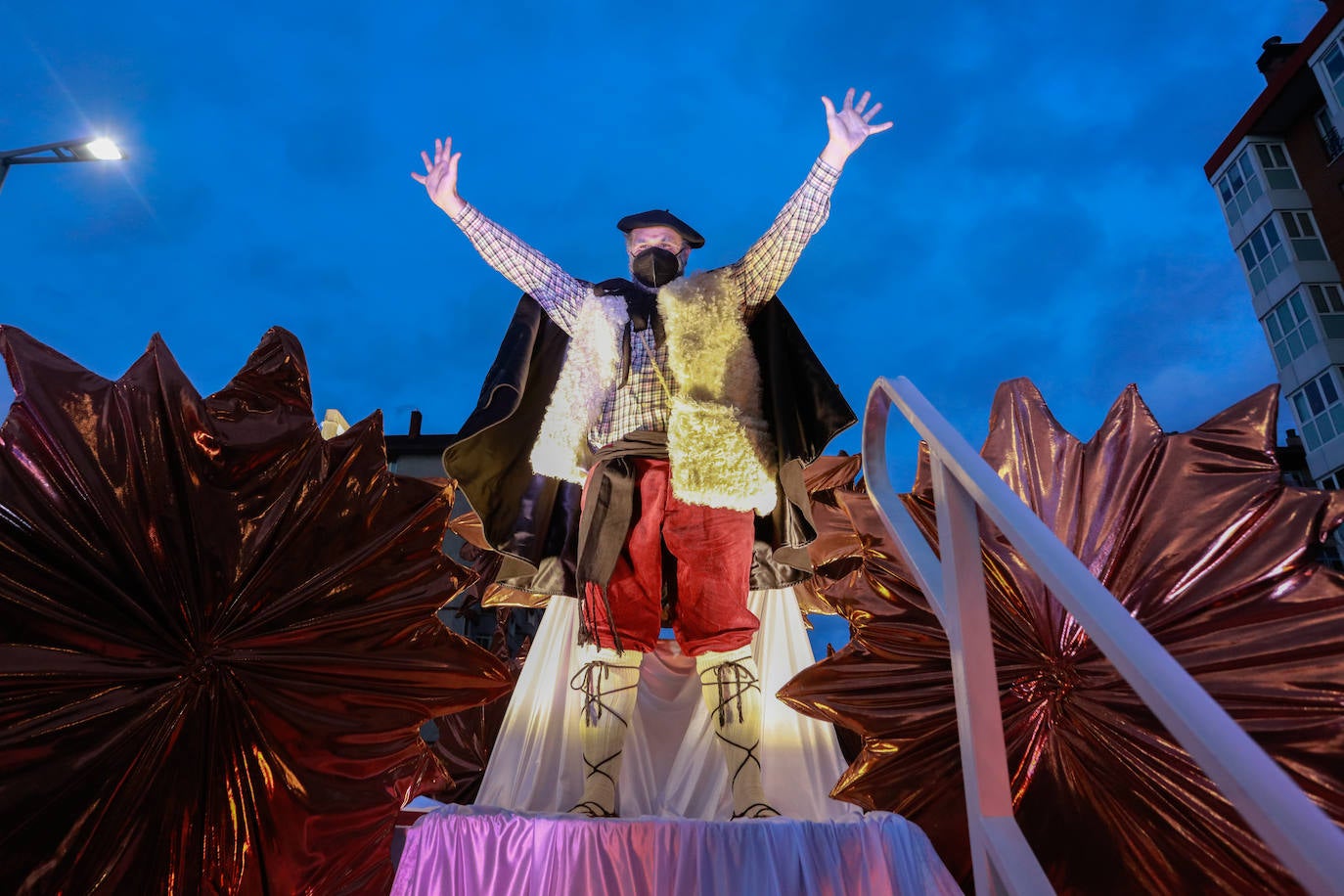 Fotos: Olentzero y su mágico séquito inunda de ilusión Vitoria