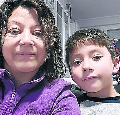 Rocío Rabalino y su hijo.