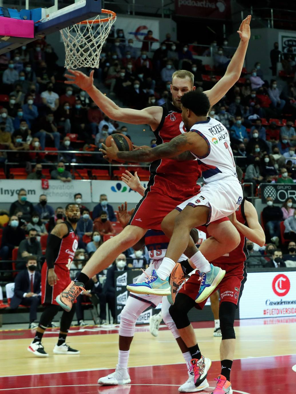 Fotos: Las mejores imágenes del Zaragoza - Baskonia