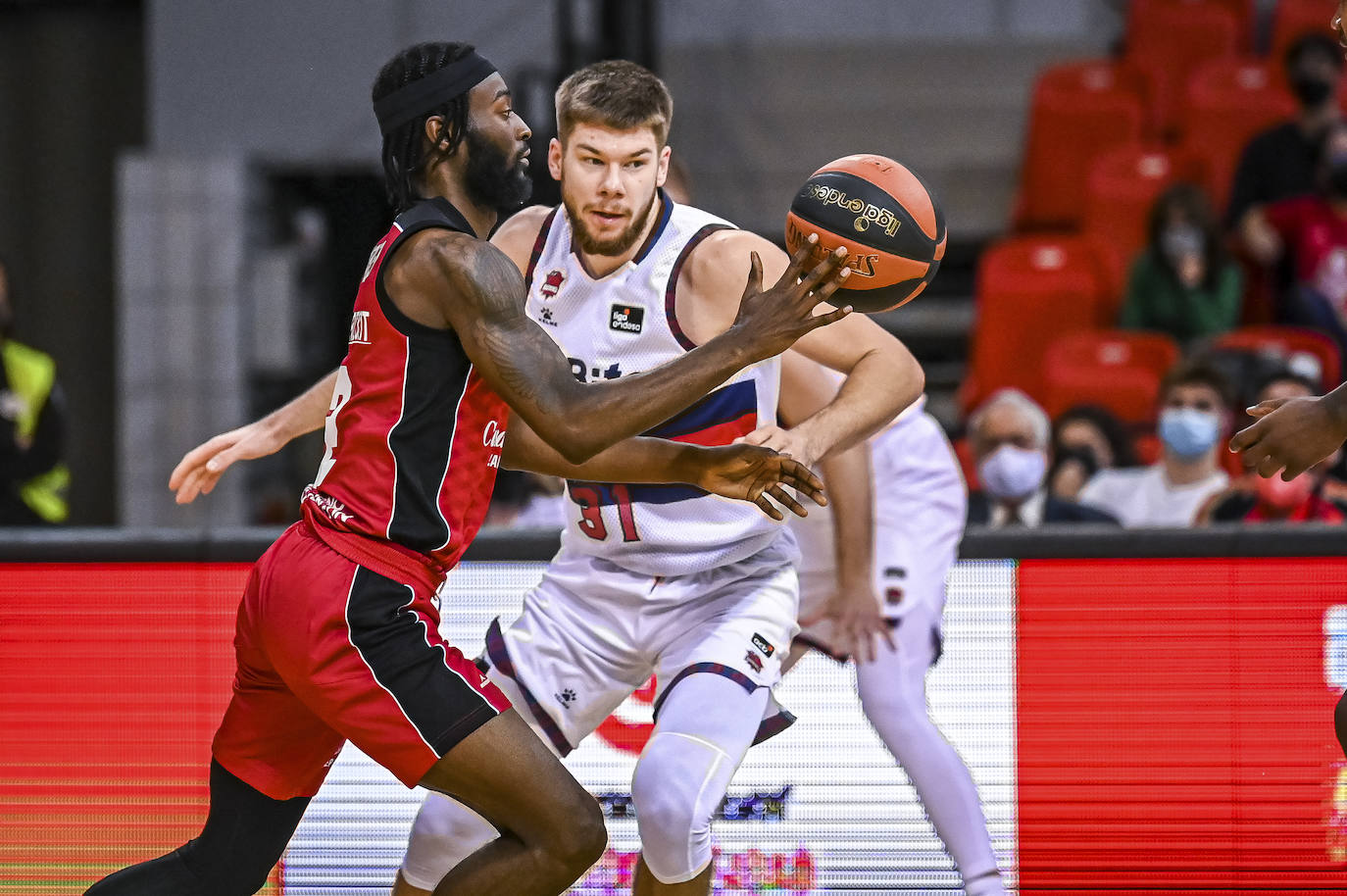 Fotos: Las mejores imágenes del Zaragoza - Baskonia