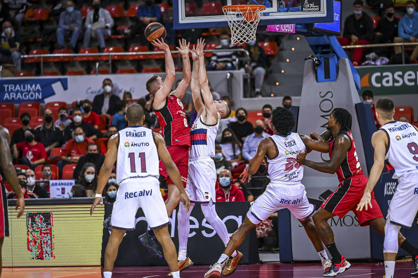 Fotos: Las mejores imágenes del Zaragoza - Baskonia