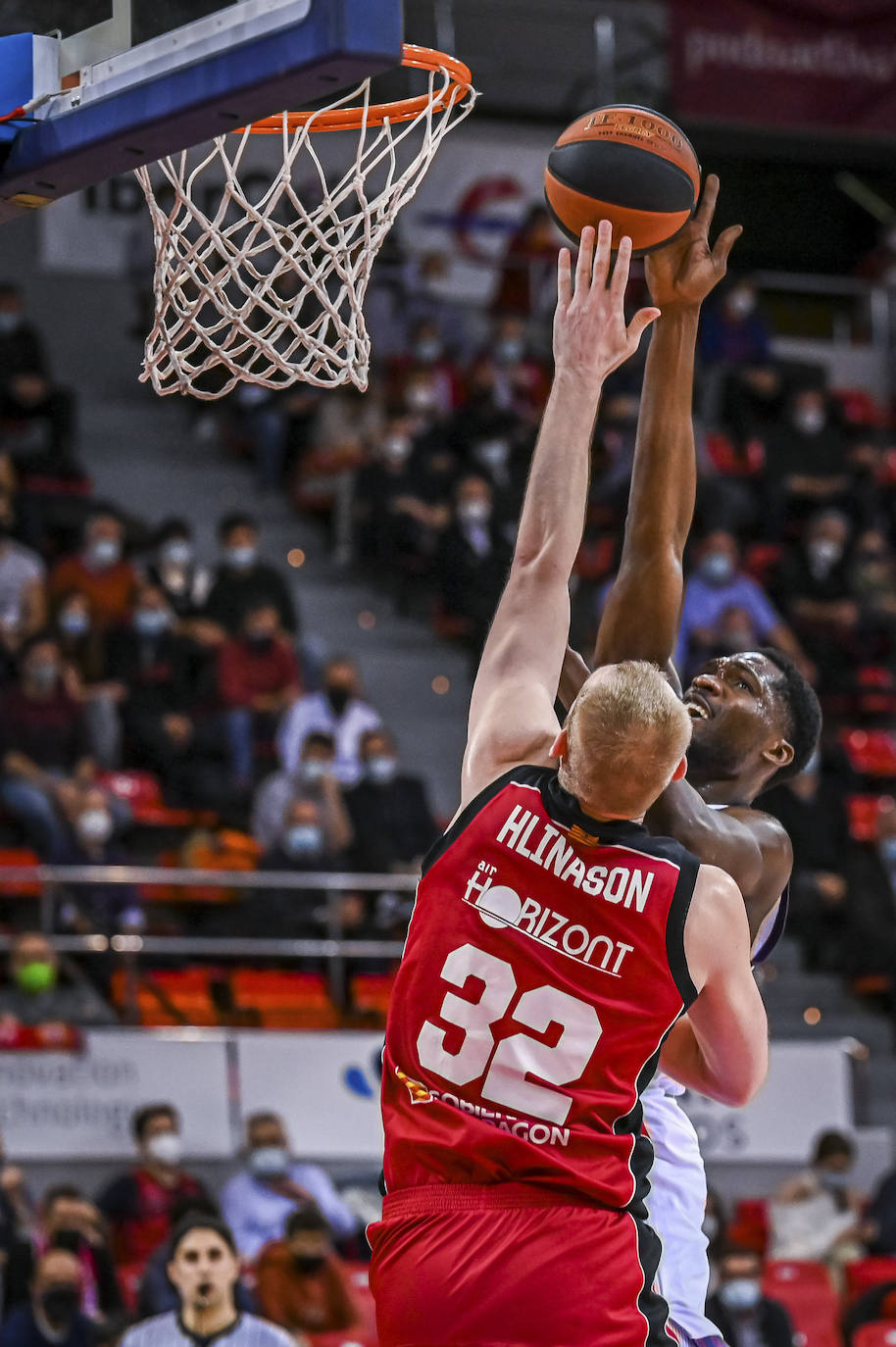 Fotos: Las mejores imágenes del Zaragoza - Baskonia
