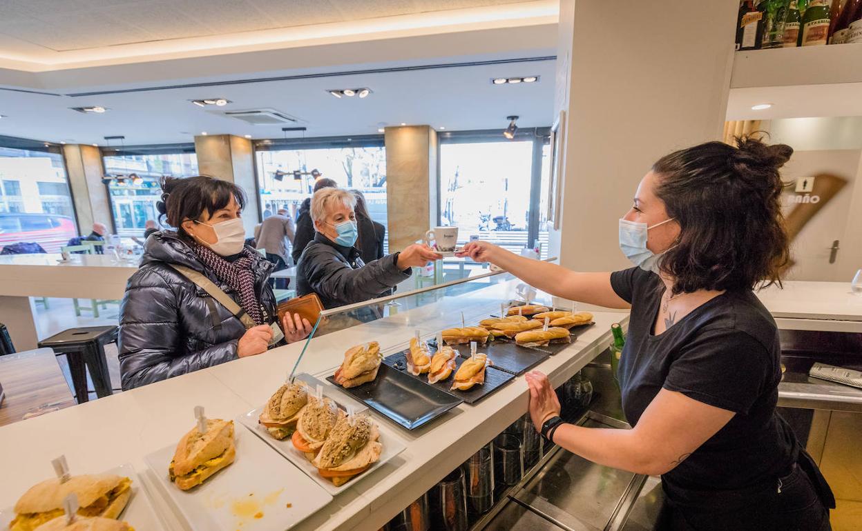 La Bilbaína reabre su cafetería y piensa en recuperar el hotel | El Correo