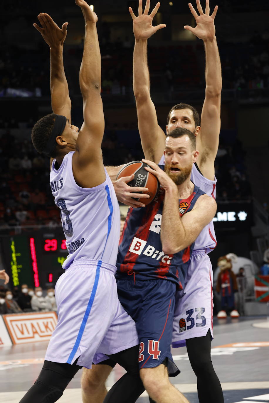 Fotos: Las mejores imágenes del Baskonia - Barça