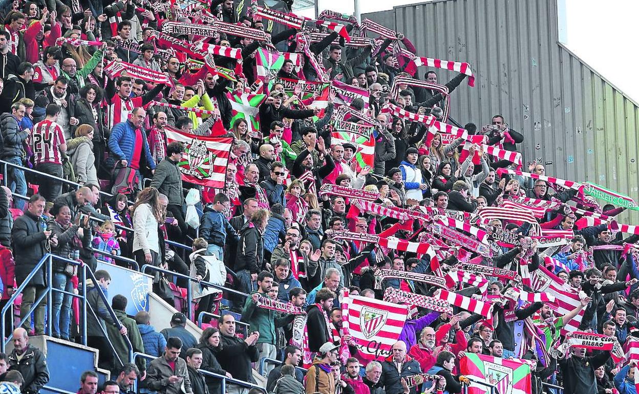 Los aficionados rojiblancos no podrán animar a su equipo el lunes desde las gradas de El Sadar. 