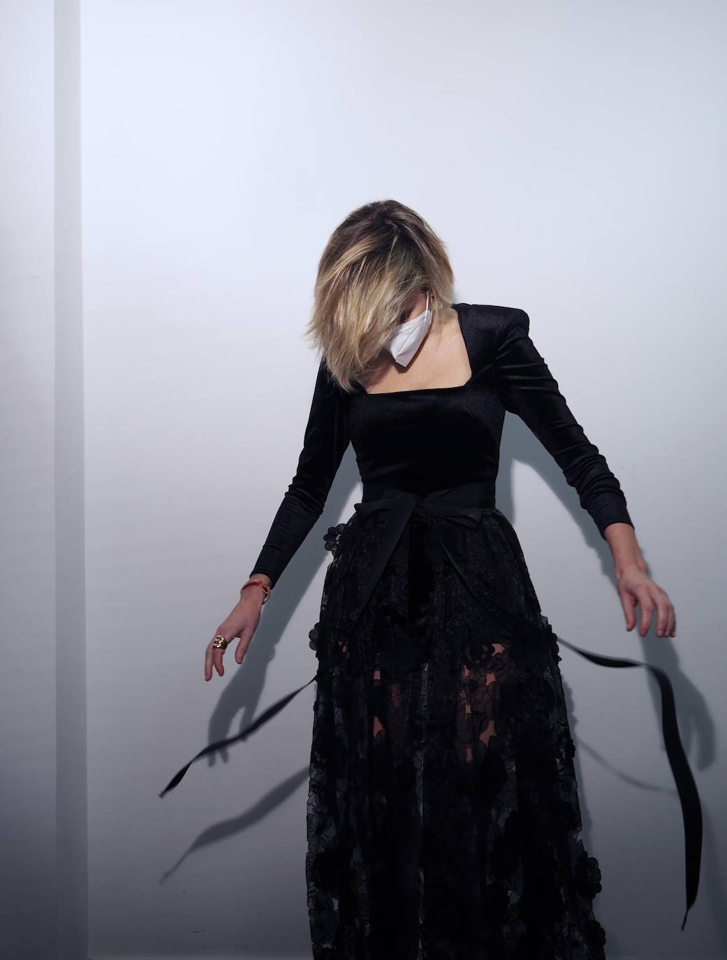 Fotos: Ana Urrutia con esmoquin y Ane Ibarzabal con &#039;body&#039;: sus diseños vizcaínos en las campanadas de ETB2