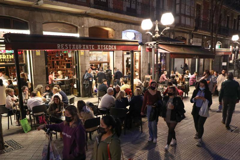 Fotos: Poco tardeo y absoluta tranquilidad en Bilbao horas antes de la Nochevieja