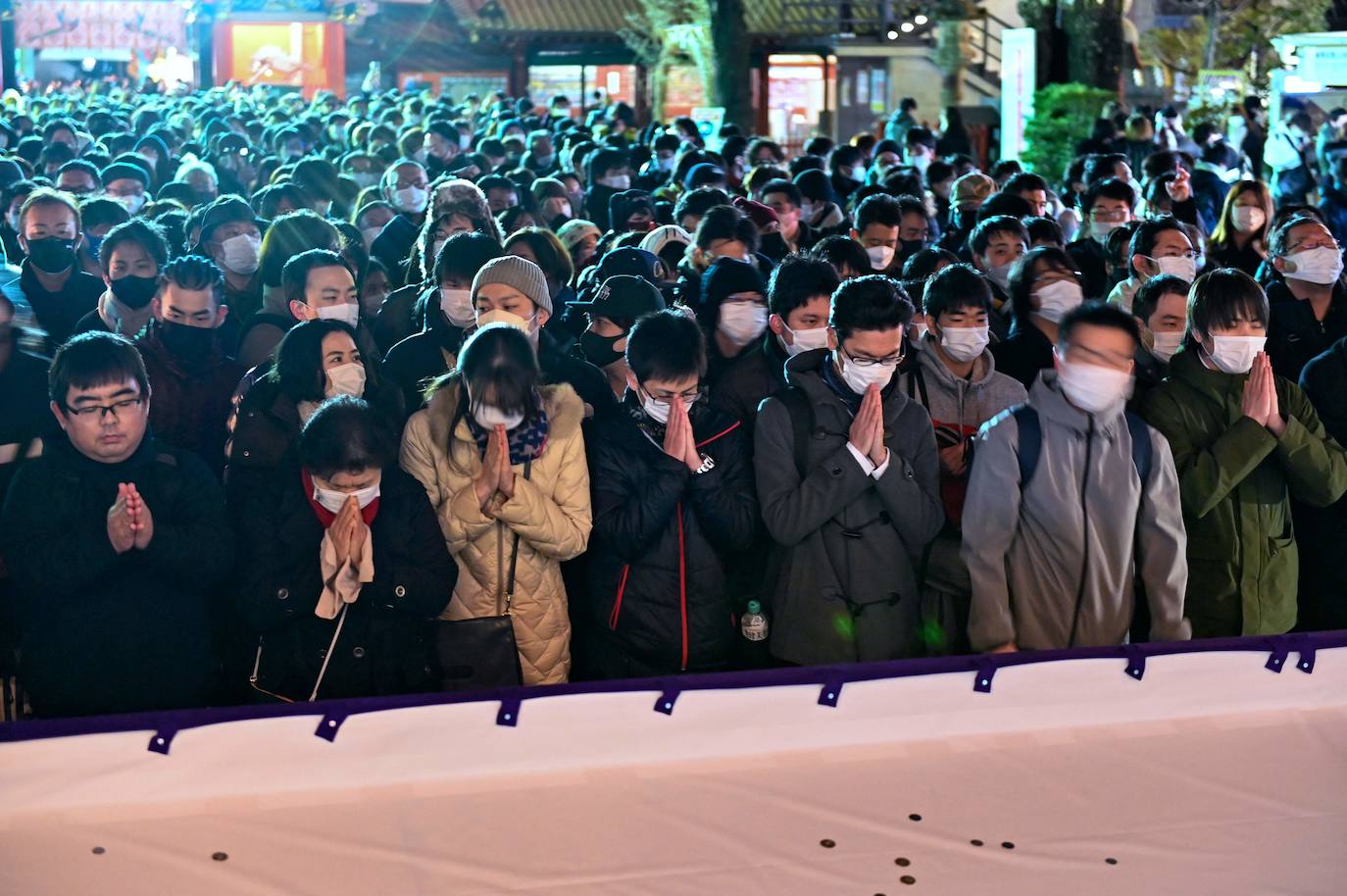 Oraciones por el nuevo año en Tokio.