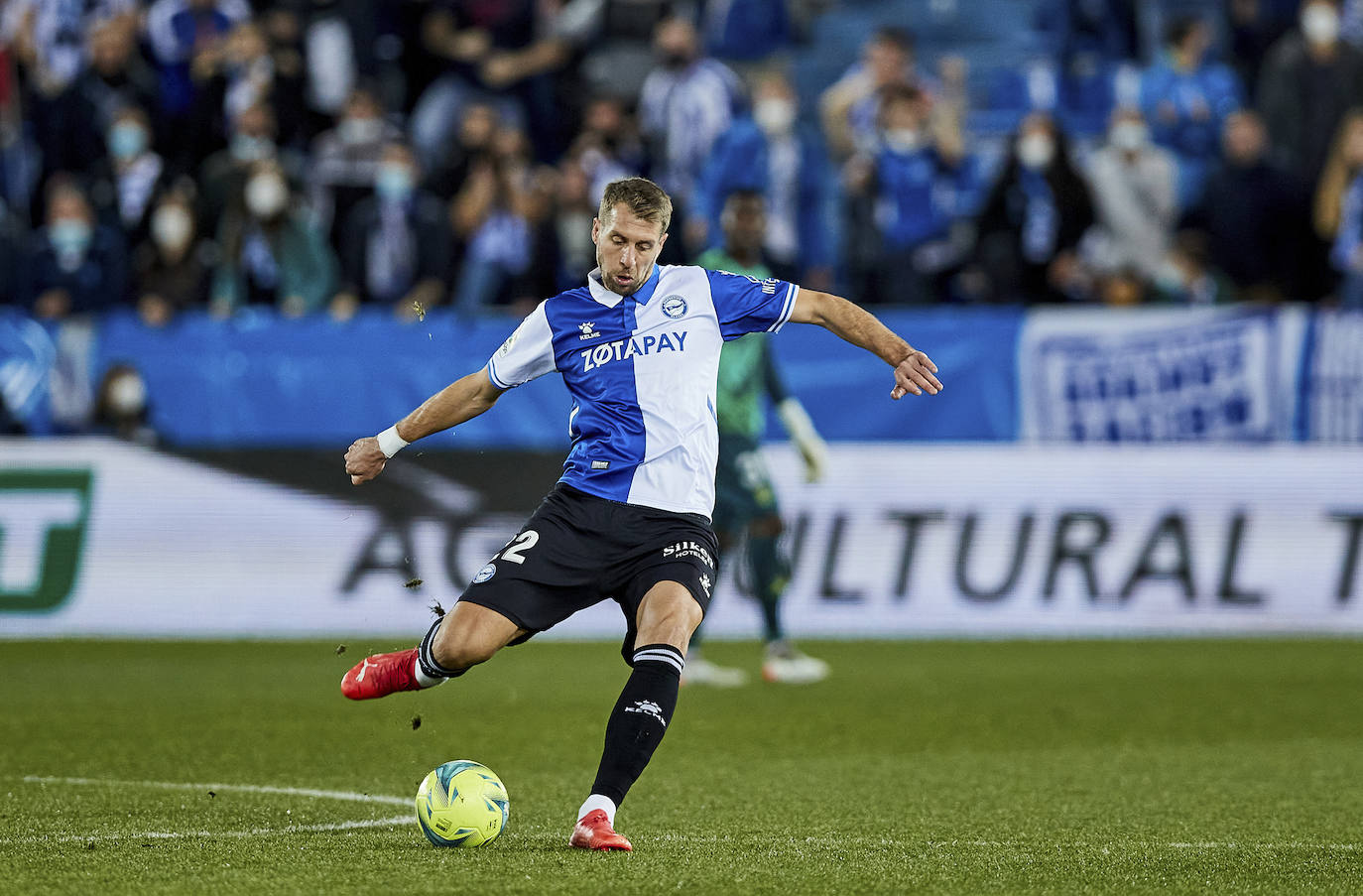 Fotos: Las mejores imágenes del derbi Alavés-Real Sociedad