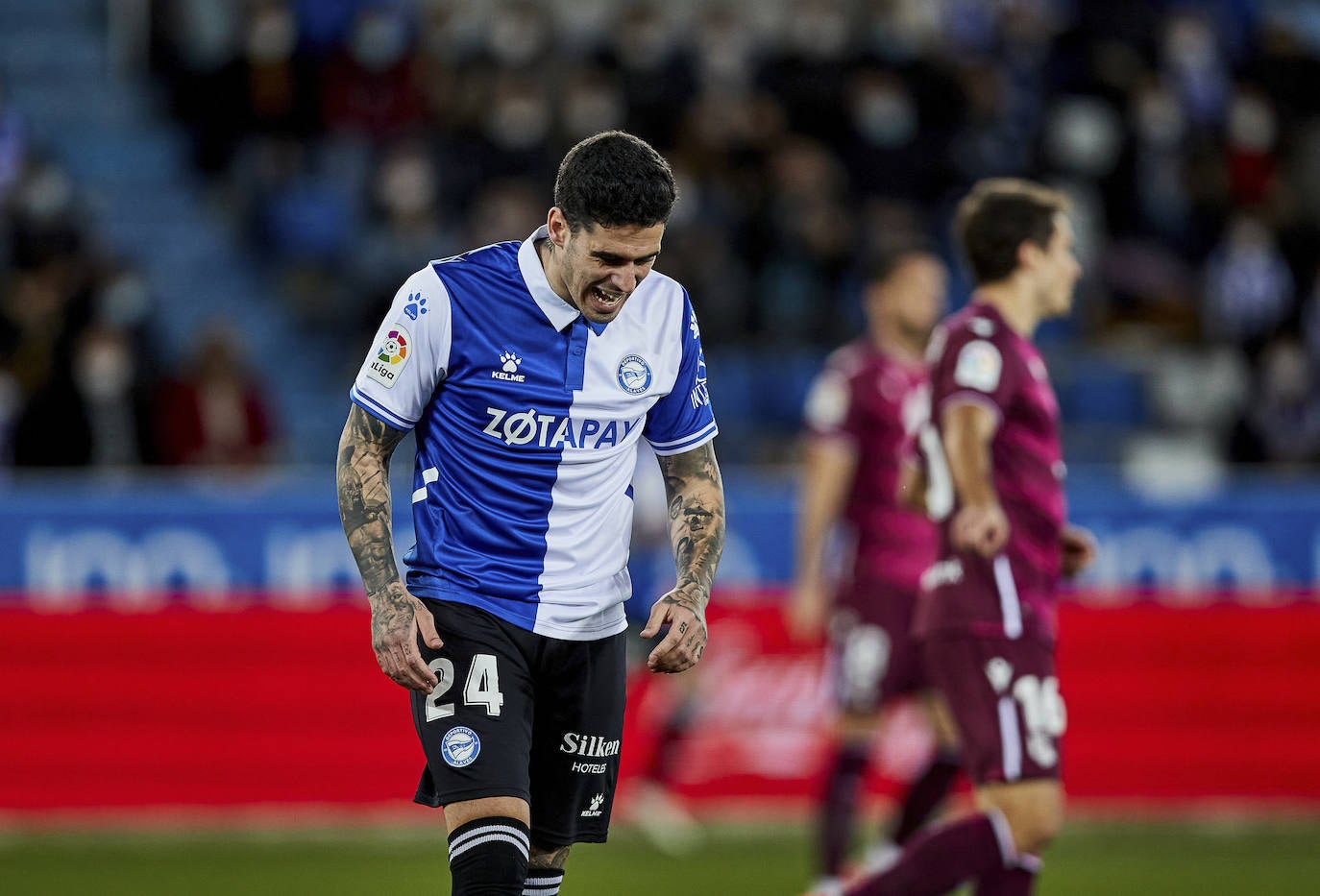 Fotos: Las mejores imágenes del derbi Alavés-Real Sociedad