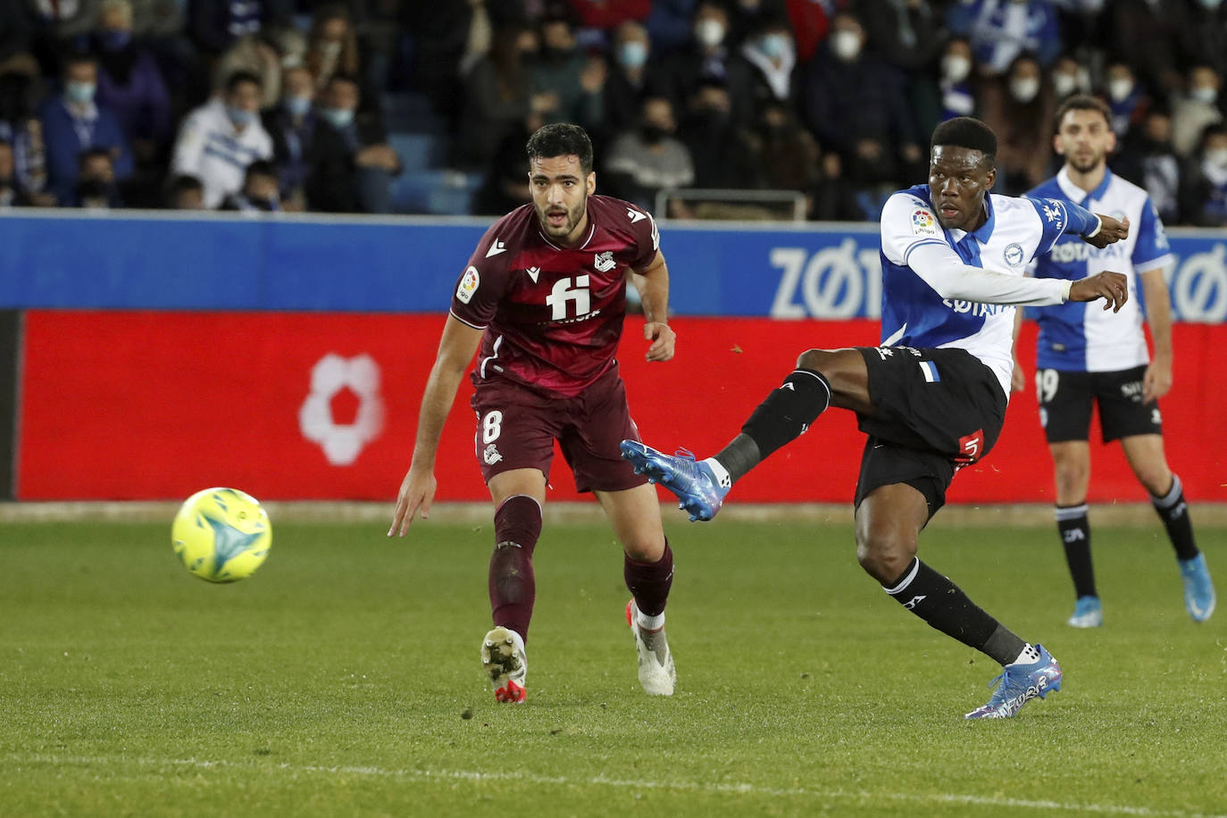 Fotos: Las mejores imágenes del derbi Alavés-Real Sociedad