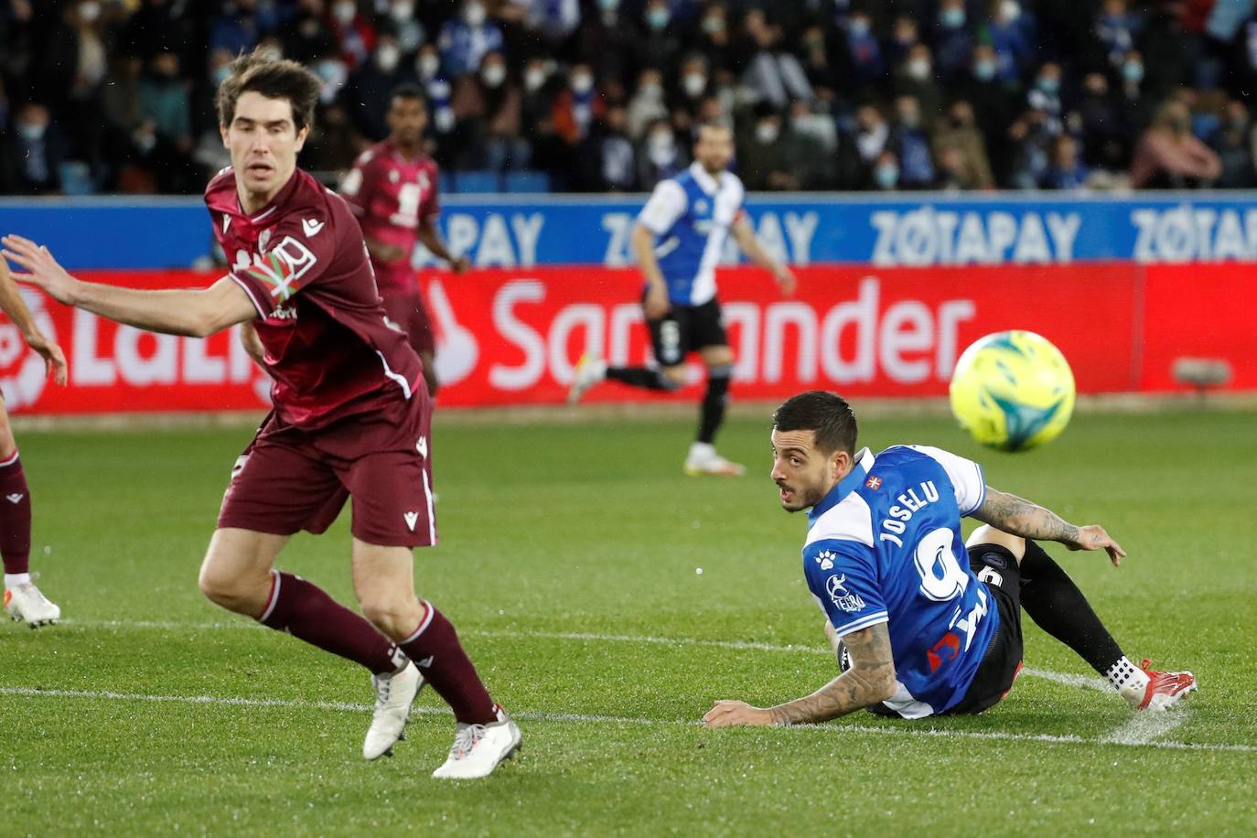 Fotos: Las mejores imágenes del derbi Alavés-Real Sociedad