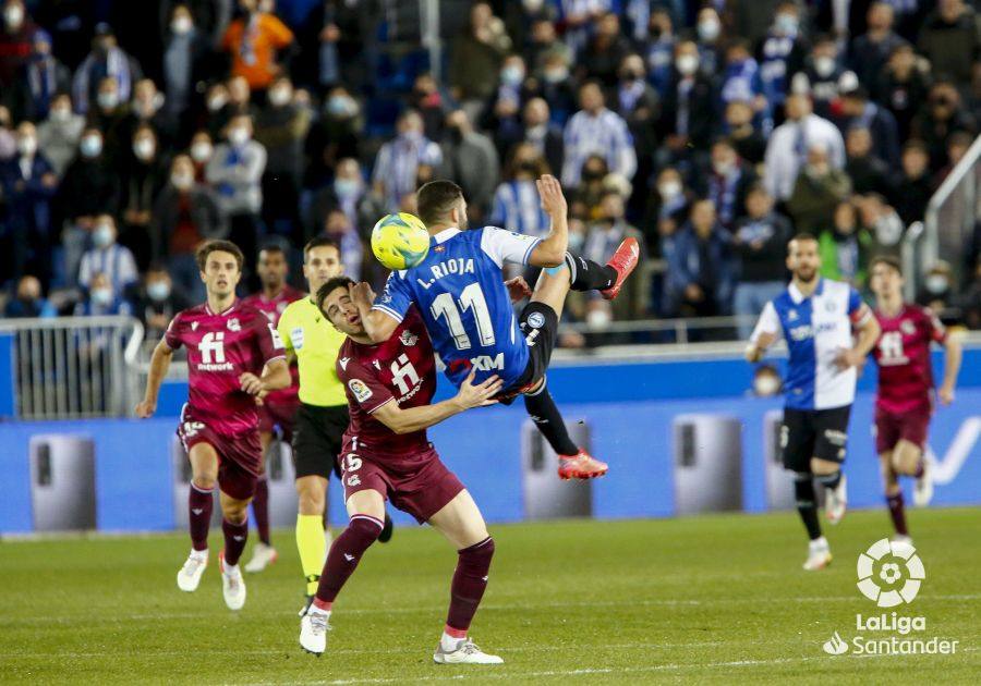 Fotos: Las mejores imágenes del derbi Alavés-Real Sociedad